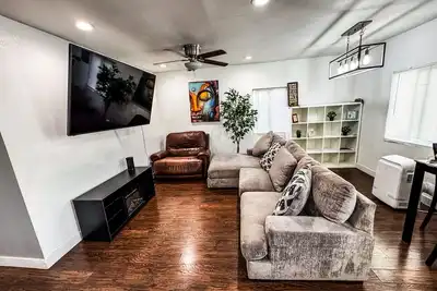 Image de Comfortable Cozy Compton Gem