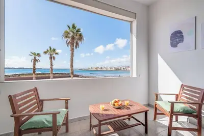 Image de Home2Book Lovely Beachfront Apt Arinaga Green