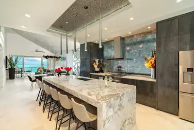 Image de The Blu2 On the Beach, Luxury Oceanfront  Penthouse Condo at the Grandview