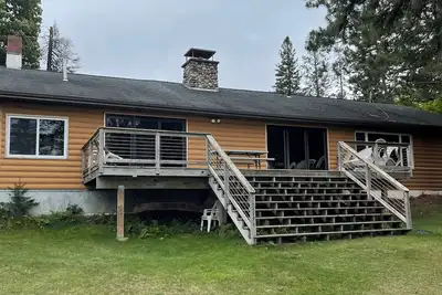 Image de Spacious lake-home overlooking remote Lake Bastine-fishing or family getaway!