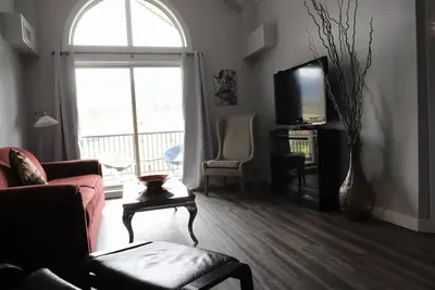 Image de Quiet Top Floor By The Lake