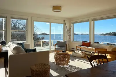 Image de Waterfront Home with Stunning Sunset Views