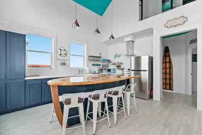 Image de Moonlight Seas Gulf Front Home - Steps onto the beach