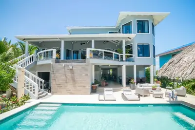 Image de Luxury Oceanfront Villa w/ 2 Pools, Beach & Pier