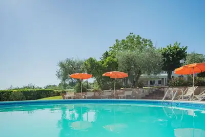 Image de Belle maison de vacances privée avec climatisation, piscine privée, Tv, animaux admis et parking