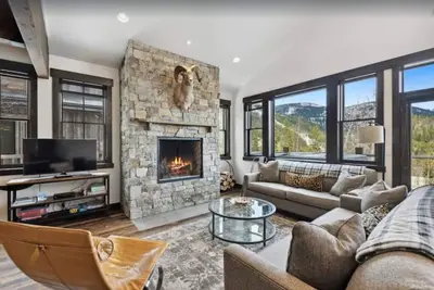 Image de Barndance 103 B Wood Run Ct · Barndance on Whitefish Mountain! 5bd 4ba Sleep 17!