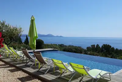 Image de Villa avec piscine et vue mer 180°, 500m de la plage, climatisation
