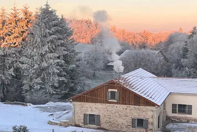 Image de Maison superbement rénovée avec sauna, spa et piscine privée