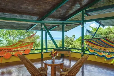 Image de Breathtaking Ocean-View House Surrounded by Nature