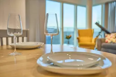 Image de Luxury 2 Bedroom Apartment. Free Wifi and Parking