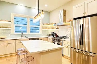 Image de This other is a 5 bedroom(s), 2 bathrooms, located in San Francisco, Ca.