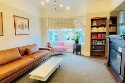 Image de This other is a 5 bedroom(s), 2 bathrooms, located in San Francisco, Ca.