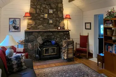 Image de History and Romance abound in this restored home & cabin in cozy Evergreen