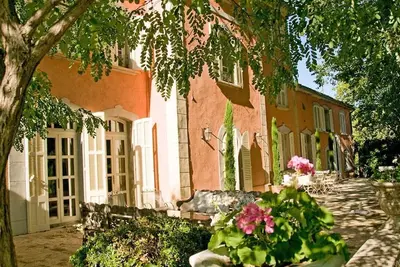 Image de Beautiful Provençal manor house in award winning vineyard