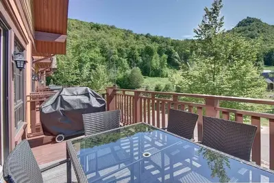Image de A Cozy Chalet right at the Versant Soleil (Ski in / Ski out)
