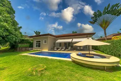 Image de Beautiful 4 bedroom home with private pool