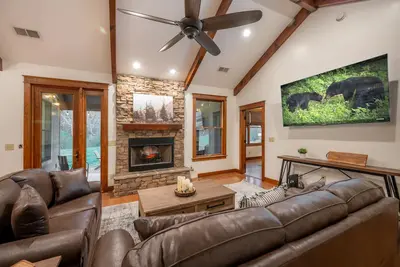 Image de Smokies Bliss / Game Room / Fire Pit / Shared Pool / Mountain Retreat