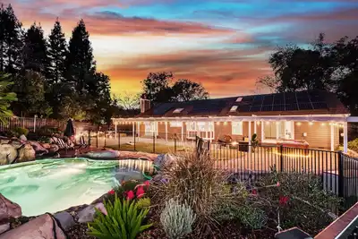 Image de Sunset House - Pool, Hot Tub, Game Room & Fire Pit