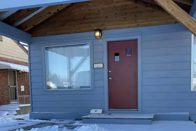 Image de Cozy cottage home with eloquent accommodations.