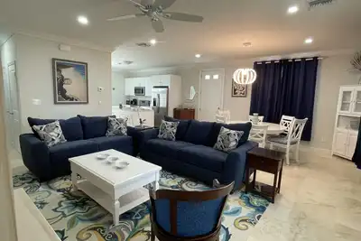 Image de Breathtaking Poolfront 3-Bedroom Condo, Just 8-Min Walk to Pristine Beach!