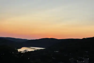 Image de Condo Avec Vue Splendide Sur Montagne Et Lac Mercier