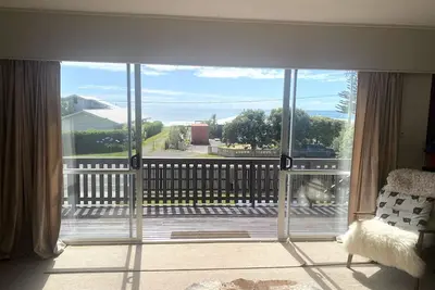 Harper House - 1 min walk to the beach!