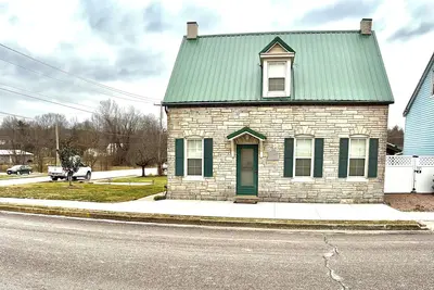 Image de Gray Stone Guest House- Whole House Rental