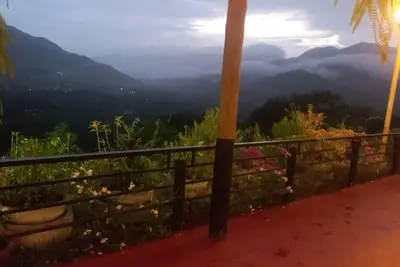 Image de Farm Between Mountains