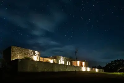 Image de Luxury modern 5, 000 sq ft home on 30 acre estate with ocean views.