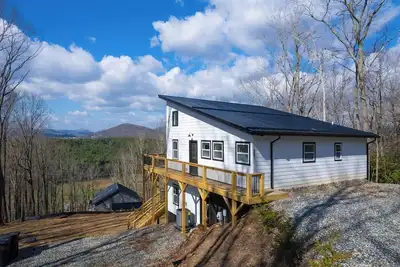 Image de New Cabin, 5 Minutes to Boone, Long Range Views!