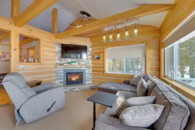 Image de Palmyra Cottage w/ Deck on Whites Pond!