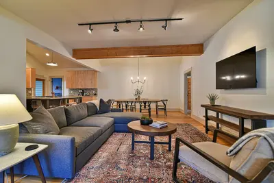 Image de Downtown Brevard - 3 king suites, mountain bike ready, walk!