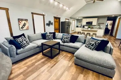 Image de #10 *The Ultimate Airbnb Getaway! *