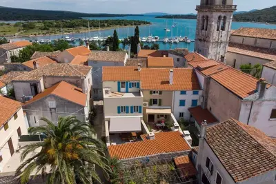 Image de Impeccable 4-Bed Apartment in Osor