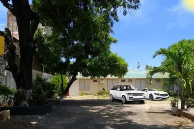 Image de Entire 6-Bedroom Villa Free parking with Fast Wifi