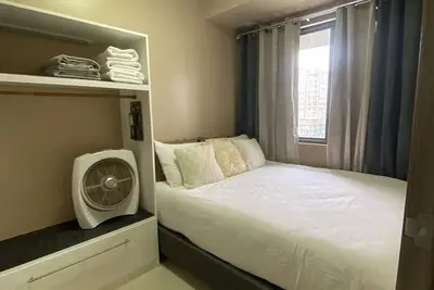 Image de 1 Br Fully Furnished Condo across Moa with Pool and Parking - S Res. Unit 0911