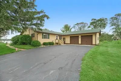 Image de 4b Lakefront home off M22 with access to Lake Michigan!