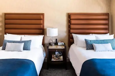 Image de Hiking Break at Hoyt Arboretum! 3 Stylish Units w/ City Views at Dossier Hotel!