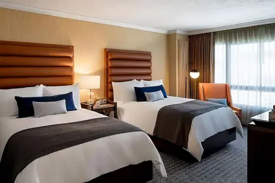 Image de 3 Comfortable Units at Dossier Hotel Pioneer Courthouse Square! Pets Allowed!