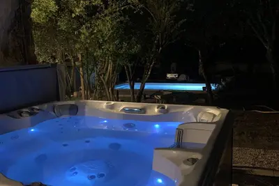 Image de Villa Baptiste à 25 mn de Bordeaux Billard Sauna Spa Piscine Ping-pong baby-foot