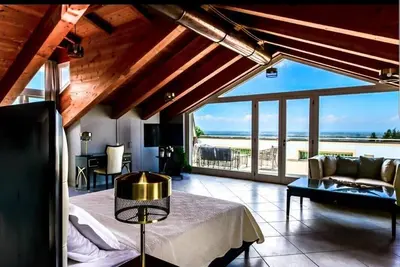 Luxury apartment in the very center, but quiet and private