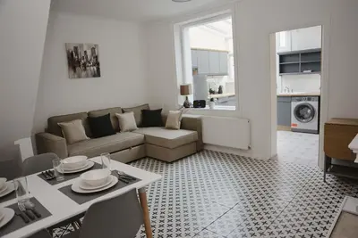 Image de Six Bells Retreat – A Fresh & Spacious Home in the Heart of the Valleys