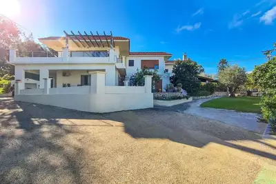 Image de Colonial View Luxury Apartment with large sunny balcony