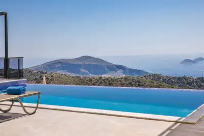 A Wonderful Villa, Near to Beach, with Private Pool and Seaview