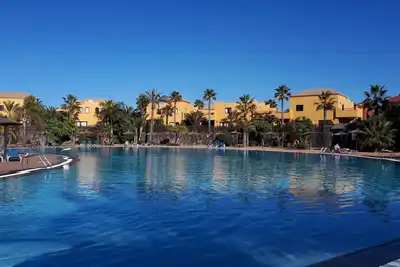 Image de Apartment - 5 min. drive to the beach - 7 min. drive to the center - space for 5 persons -100mb