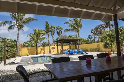 Image de Luxe Vakantievilla met Ruime Tuin en Privezwembad
