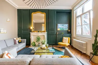 Image de Beaux-Arts • Logement de charme 2 chambres / 2 salles de bain • Parking privé