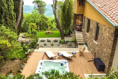 Image de Elegant Florence Villa: Spa & Panoramic Views with Gym, Jacuzzi and Gardens
