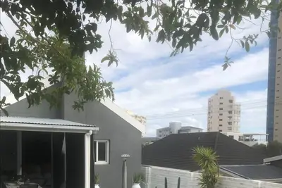 Image de Short walk to beach. . . . . . . . . . . . . . . . . . .