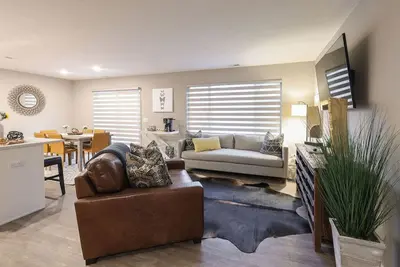 Image de West Omaha Getaway, blocks from Village Pointe Plaza